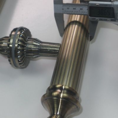 Une poignée de porte en laiton européen 201 tube et tête de zinc allot American Gold Room Luxury