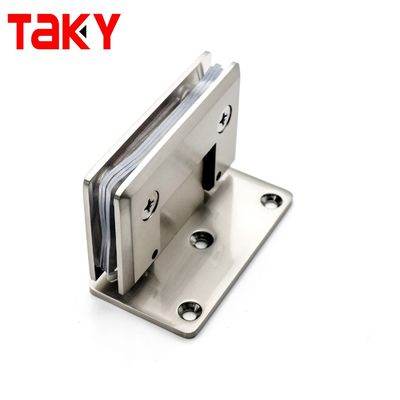 Finition en chrome pour porte de douche