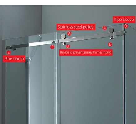 Améliorez votre salle de bains avec des raccords de porte coulissante sans cadre de couleur or