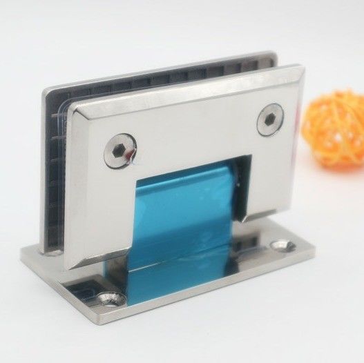 La porte de la douche est en acier inoxydable, de verre à paroi, avec une charnière de 800 à 1000 mm de largeur.