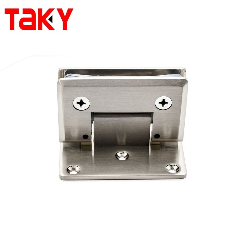 Finition en chrome pour porte de douche